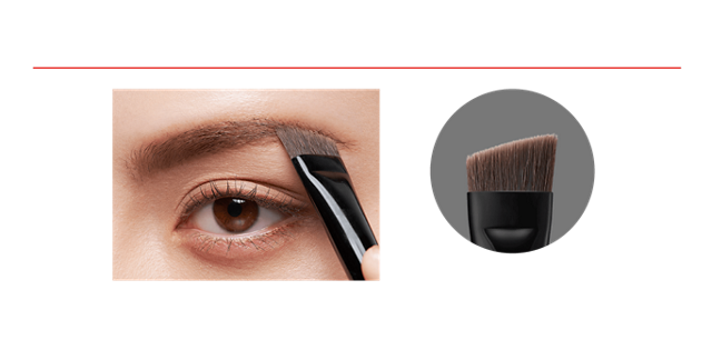 ふんわりも、キリッと眉も思いのまま 使用シーン パッと眉の形が整う柔らか幅広ブラシ